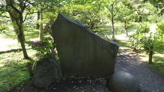 荒廃下庭園を子孫が改修。