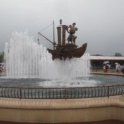 雨の上海ディズニーランド(上海迪士尼楽園)