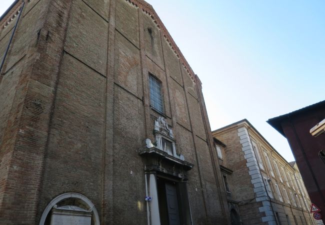 町の西側にある教会