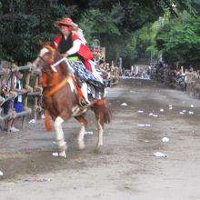 疾走する人馬