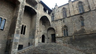 中世の雰囲気が残る広場