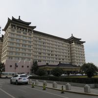 地下鉄駅を上がるとすぐです