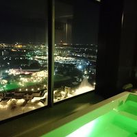 バスタブも色んな色にライトアップ