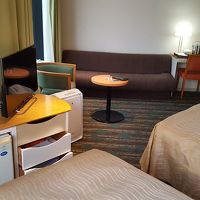 部屋はまずまずの広さです。