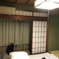 窓の外は箱庭のみが見えます。