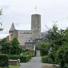 ゲノフェーファ城とGoloturmゴロー塔