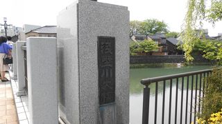 浅野川に架かるアーチ型の橋