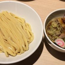 ライトつけ麺（汁が通常のつけ麺よりもサラサラしています）