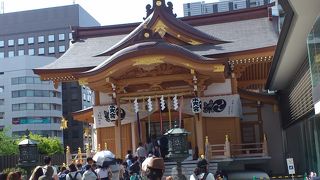 近代的過ぎてお宮の感じなし