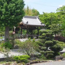 一乗寺境内の鐘楼