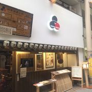 小さな店が集まる