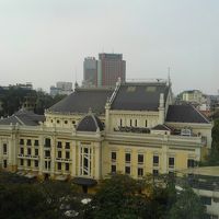 部屋からの眺め。オペラ劇場の真向かい。