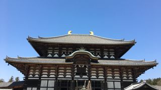 実は江戸時代の建物。奈良時代のよりも小さい。