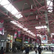 ビジネス街の総合駅