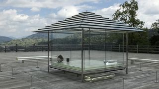 ガラスの茶室が面白い