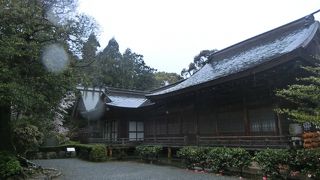 南北朝時代、井伊谷城を拠点としていた後醍醐天皇の子である宗良親王を祀る神社です。