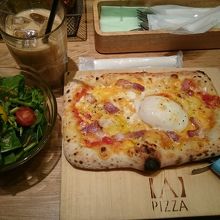 ビスマルクとランチサラダセット