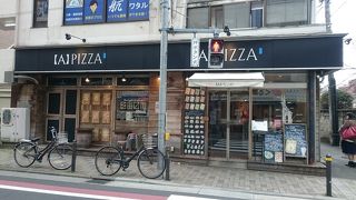 一人前サイズの四角いピザ