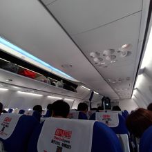 機内
