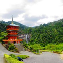 「那智の大滝」と「青岸渡寺」の五重塔