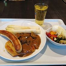 レストランでのドイツ料理