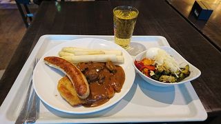 ドイツ料理を気軽に食べられる。ただし、安いわけではない