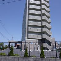 広いエリアに高層ホテル