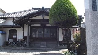 「たんぼとけ」 が祀られている日蓮宗の寺院です