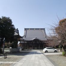 山門をくぐっての眺め