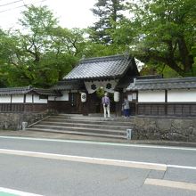 隆国寺総門入り口