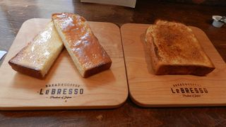 トーストがメインのカフェです