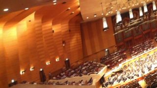 実は小ホールはよくない