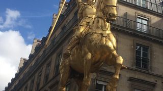 黄金に輝くジャンヌです