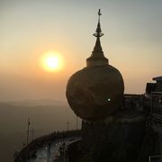 山頂へのトラックは最後尾座席がオススメ