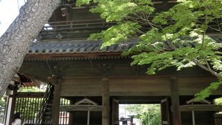 見応えのある飾りも彫刻もなかった