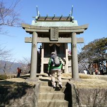 朝日山頂上の神社