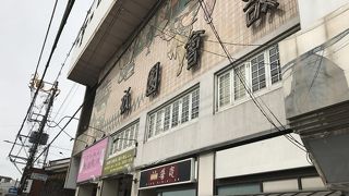 なんばグランド花月よりゆったりして、お笑いが見られます