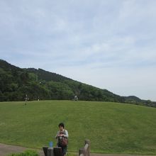 傾斜地にある公園で山頂付近の風の丘はとても気持ち良かったです