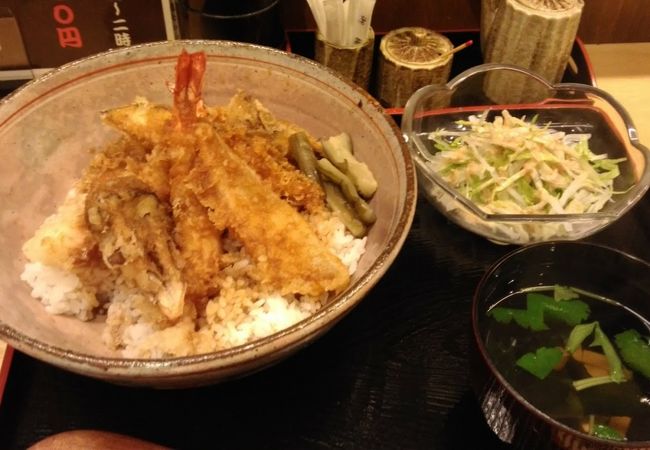 おいしい和食処のランチは天丼、海鮮丼
