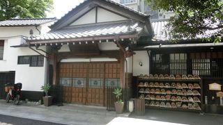 都心型、寺らしからぬたたずまい