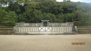 今の場所から平安京を思いはせているのでしょうか。