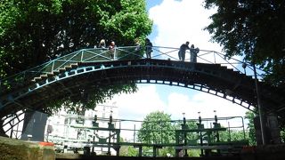 オルセー美術館近くからサンマルタン運河まで3時間以上かけて上っていく観光船Paris Canal に乗りました