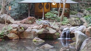 公園の東屋の様