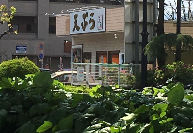 人気店でお客さんが多いです