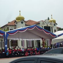 記念館前はテントが張られていました