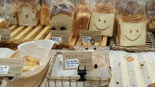駅近、便利なパン屋さん