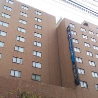 前の道路は一方通行なので車はご注意です。