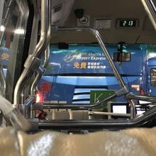 九龍駅からホテルへ向かいます。