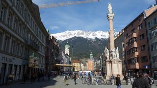 偉大な女王の名前を冠した大通り