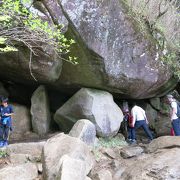 筑波山特有の奇岩群のひとつ